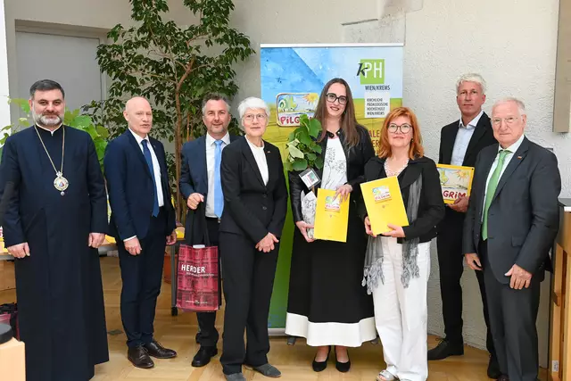 
Bischof Tiran Petrosyan, Superintendent Matthias Geist, Stefan Sampt, Christine Wogowitsch, Katharina Stipsits, Elisabeth Hofbauer, Gunnar Hamann, Pilgrim-Gründervater Hans Hisch
 | Foto: Franz Josef Rupprecht