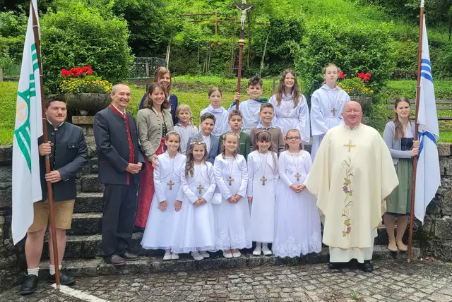 In der Pfarre St.Anton feierten 8 Kinder ihre Erstkommunion.  | Foto: zVg