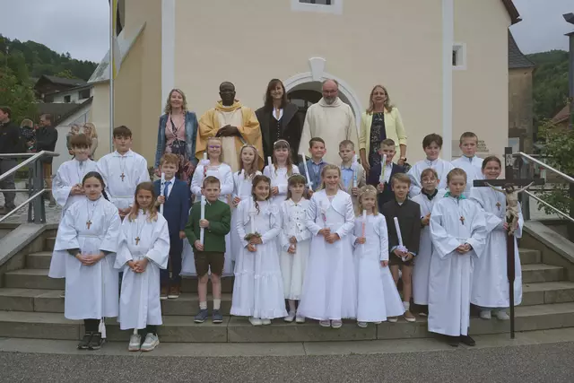 Der Christi Himmelfahrtstag war auch in der Pfarre Reinsberg ein ganz besonderer Tag für unsere 13 Erstkommunionkinder.  | Foto: zVg