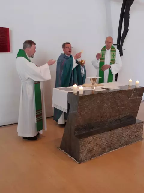 Weihbischof Johannes Freitag stellte sich vor.  | Foto: Stanzer