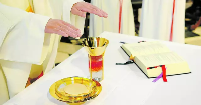 Aufgabe des Priesters ist es, im Namen und im Aufrag Jesu Christi zu handeln und zu wirken.

 | Foto: kathbild.at / Franz Josef Rupprecht