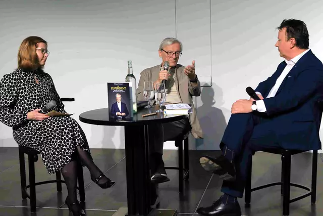 Dr. Wolfgang Schüssel (Mitte) im Gespräch mit Dr.in Kathrin Karloff und Prof. Johann Baumgartner | Foto: Pachernegg