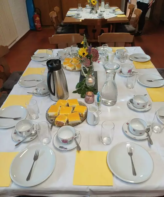 Trauerangebot. Jeden 3. Freitag im Monat findet im Pfarrsaal Maria Straßengel ein Trauercafé statt. Der geschützte Raum bietet die Möglichkeit, 
Erfahrungen auszutauschen, sich gemeinsam zu erinnern, zuzuhören und gehört zu werden. Im Austausch wird manches klarer und leichter. Oft wird trotz der Trauer herzlich gelacht. 
 | Foto: Riedl-Jop