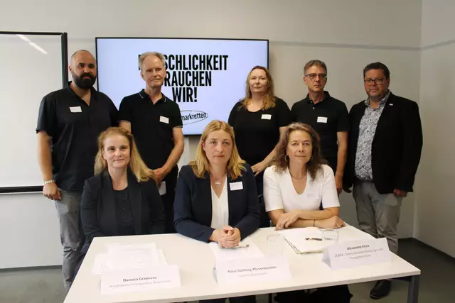 Ein breites Bündnis für Menschlichkeit wehrt sich gegen Kürzungen im Sozialbereich. | Foto: ZEBRA