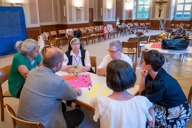 Gespräch nach dem Vorbild des Synodalen Prozesses. | Foto: Karl Lahmer