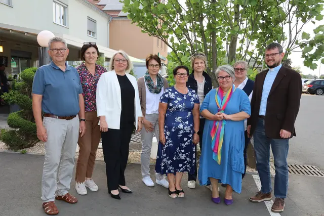 Die Steuerungsgruppe erarbeitet zusammen mit den Arbeitsgruppen-LeiterInnen und vielen Ehrenamtlichen die Schwerpunkte des Pastoralplanes, der bis zum Startfest im Juni des kommenden Jahres fertiggestellt wird. Mit Schwung und spannenden Ideen erstellen sie gemeinsam Ziele für eine „zukunftsfitte“ Kirche. 
 | Foto: Schleich