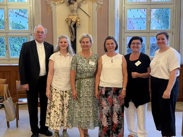 Der Vorstand der Frauenkommission mit Bischof Alois Schwarz: Veronika Prüller-Jagenteufel (Caritas), Anna Rosenberger (Kath. Frauenbewegung), Angela Lahmer-Hackl (Bildung), Regina Sprinzl (Dekanatsvertreterinnen Waldviertel) und Magdalena Ganster (Jugendpastoral). | Foto: Patricia Harant-Schagerl