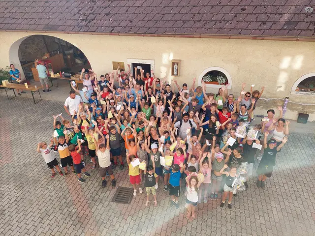 Über 100 Ministrantinnen und Ministranten nahmen an den ersten Mini-Olympics in Grünau teil. | Foto: Pfarre Grünau