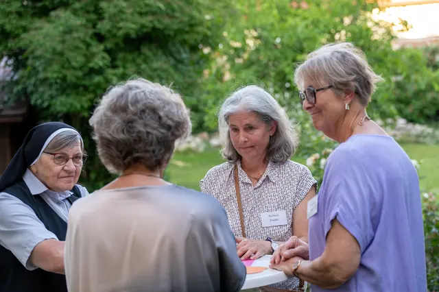 Gespräche nach dem Vorbild des "Synodalen Prozesses": Jede Teilnehmerin hat drei Minuten Redezeit, dann wird weitergereicht und schließlich zusammengefasst. | Foto: Karl Lahmer