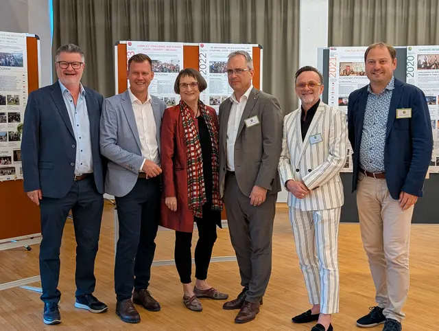 Heinz Kossek, Gemeinderat von Leibnitz, Daniel Kos, Bürgermeister von Leibnitz, Roberta Maierhofer, Leiterin der Sommerschule, Uni-Rektor Peter Riedler, Ressortleiter Walter Prügger, stellvertretender Schulamtsleiter Vinzenz Wechtitsch. (v. l.) | Foto: GUSEGG-Team