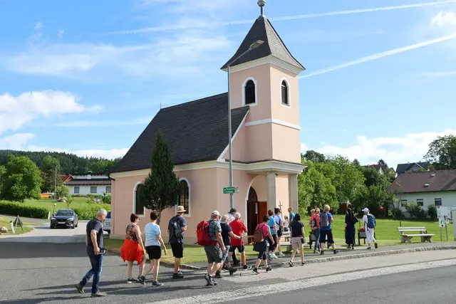 Die Fußwallfahrt des Seelsorgeraums Vorau führte am 28. Juni PilgerInnen in die Hoffnungskirche Maria Hasel. In der Kapelle in Stögersbach (Bild) lud eine Andacht zum Verweilen ein. | Foto: Strobl
