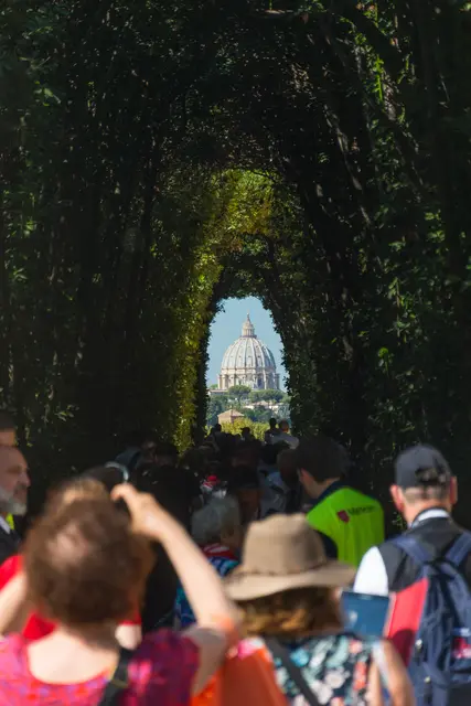 Ein besonderer Blick auf die Kuppel von St. Peter. An der Piazza Cavalieri di Malta befindet sich die Villa del Priorato von Malta.  | Foto: Istock.com