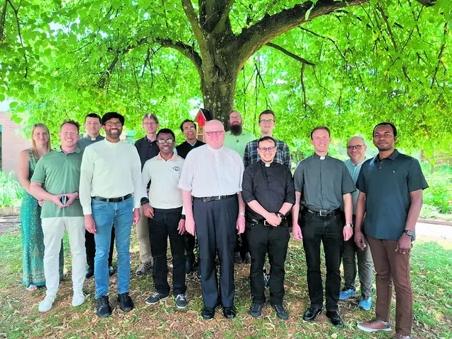 Alle neuen Hauptamtlichen in der Seelsorge kamen beim Kennenlernprogramm der Diözese St. Pölten im Rahmen des Programms der Einführungsphase in den Pastoralen Dienst zusammen. | Foto: Christian Ebner
