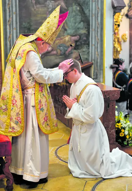 Kardinal Koch weiht P. Elias. | Foto: Wolfgang Zarl