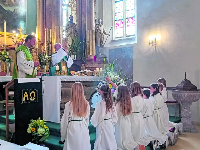 Festlicher Gottesdienst in der Pfarre Frankenfels mit Generalvikar Christoph Weiss und Pfarrer P. Altmann Wand. | Foto: zVg