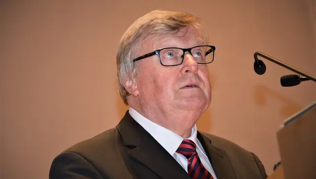 Karl-Josef Kuschel, Theologe in Tübingen, eröffnete die Disputationes in Salzburg. | Foto: Klingen