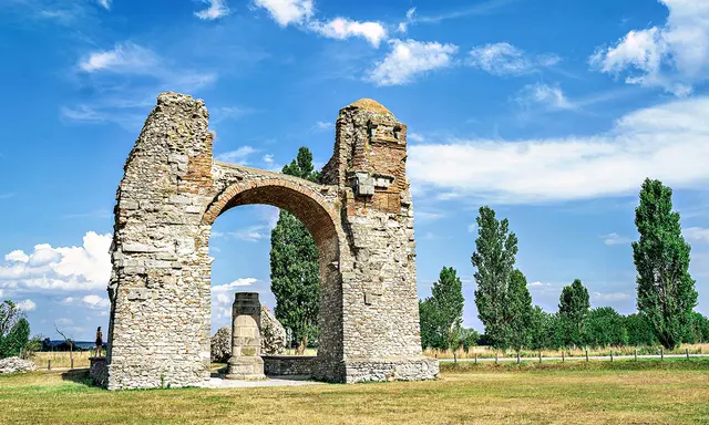 In der Römerstadt Carnuntum wurden 17 Jahre vor dem Ersten Konzil von Nicäa auf heute österreichischem Boden wegweisende Entscheidungen getroffen. Historiker des dortigen Museums haben eine Sonderausstellung dazu gestaltet.
  | Foto: Römerstadt Carnuntum