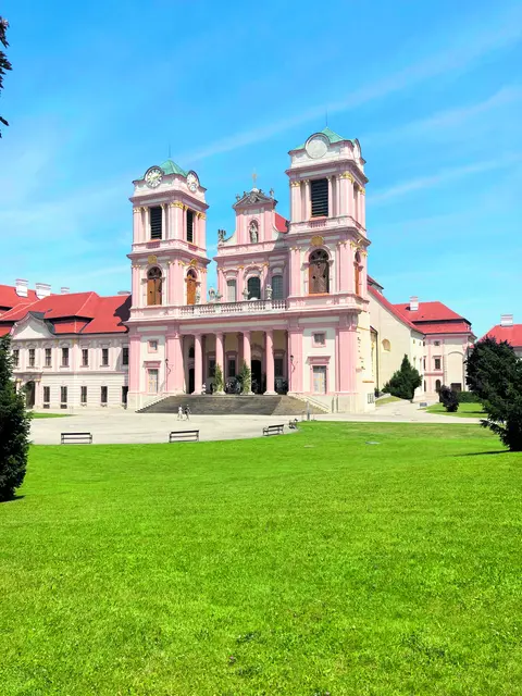 Die markante Fassade der Göttweiger Stiftskirche, entworfen vom berühmten Baumeister Johann Lucas von Hildebrandt (1668-1745).
 | Foto: Matthias Wunder