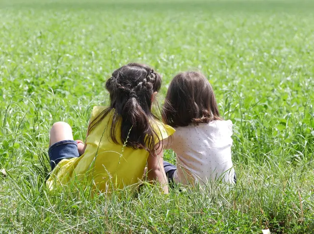 Spielen, forschen, kreativ sein – die Natur bietet Kindern viele Möglichkeiten, ihre Ferien zu genießen. | Foto: pixabay