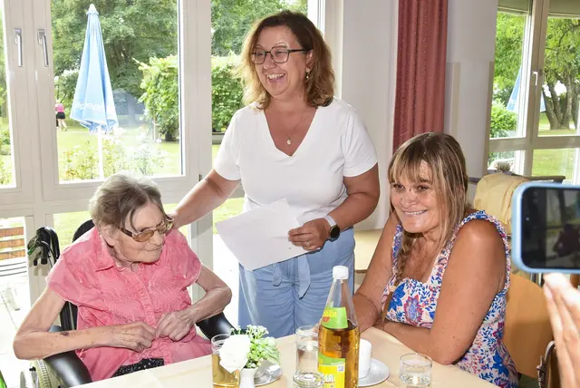 Güssing. Die Seniorenberteuerinnen vom ÖJAB-Haus St. Franziskus haben alle im Juli geborenen zu einer gemeinsamen Geburtstagsfeier eingeladen.
