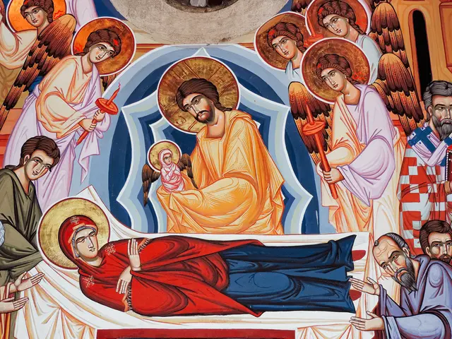 
„Entschlafung Mariens“ heißt dieser in der orthodoxen Kirche übliche Ikonentypus zur Himmelfahrt Mariens. Ihr göttlicher Sohn Jesus nimmt die als Wickelkind dargestellte Seele Mariens in Empfang.
 | Foto: Franz Josef Rupprecht