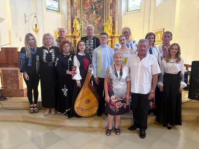 Marz. Auf Initiative der Familie Maria und Gustav Scheiber gab die Folkloregruppe Kalina aus der Ukraine ein Konzert in der Pfarrkirche. Die Künstler:innen begeisterten mit ihren Darbietungen aus Musik, Gesang und Tanz. Ihre Botschaft: unterstützt uns im Gebet für einen baldigen Frieden in der Ukraine. Am Sonntag umrahmten sie musikalisch den Gottesdienst.