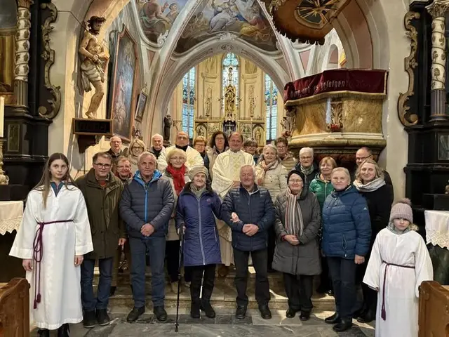 MesnerInnentreffen. „Mesnern“ ist eine Aufgabe, die im Hintergrund erledigt wird. Das MesnerInnentreffen im SR ist als Dankeschön und Wertschätzung, aber auch als Austausch untereinander gedacht. Und wenn dann gemeinsam bei der Messe gesungen wird, ist der Kirchenraum erfüllt von Freude.