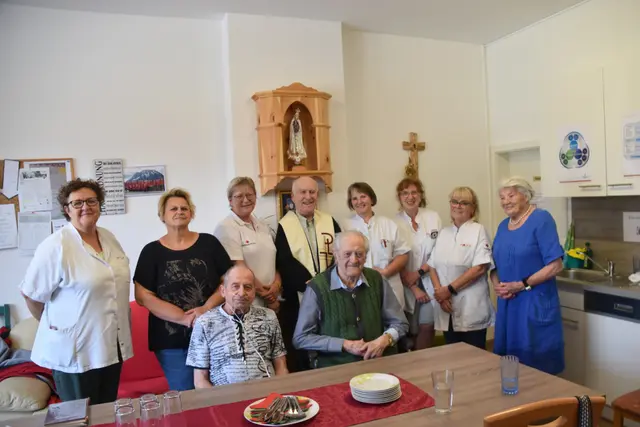 In Gröbming schmückt nun eine Muttergottes-Statue den Aufenthaltsraum der Hauskrankenpflegerinnen. | Foto: Griesebner