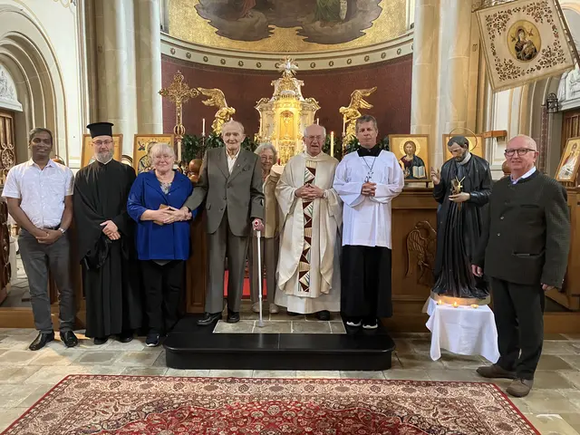 Feierten gemeinsam das Patrozinium der St.-Alfons-Kirche in Leoben – ehemalige Kirche der Redemptoristen: (v. l.) Pater John Varghese, Stefan Lorbek von der griech.-orthodoxen Gemeinde, Ilse Drechsler, Pater Anton Kendöl, Irmela Banco, Pater Bruno Heberle, Mesner Attila Gabulya und Pater Josef Kampleitner. | Foto: privat