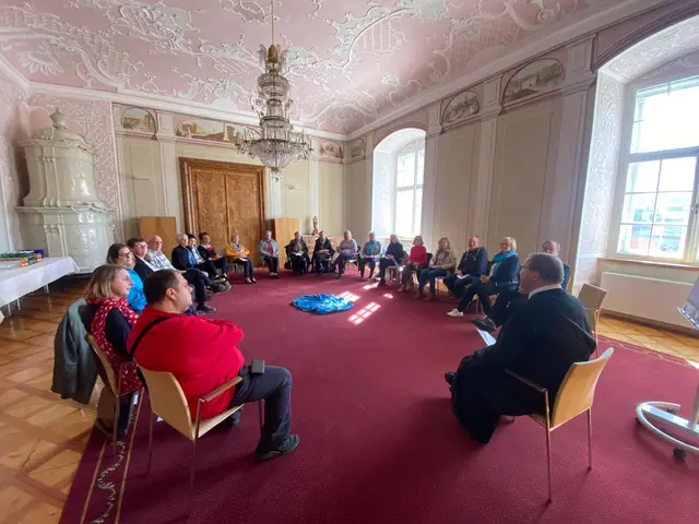 Besinnungstag. Unter dem Motto „Nehmt Gottes Melodie in euch auf“ trafen sich jene, die das Leben in der Kirche mitgestalten – von Wortgottesfeier-LeiterInnen bis zu LektorInnen –, in St. Lambrecht. Das Stift ist ein wunderbarer Ort, um Kraft zu tanken, Gemeinschaft zu erleben, den Glauben zu vertiefen und Erfahrungen zu teilen.