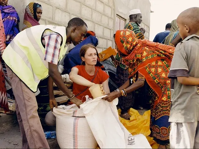 Menschlichkeit, Neutralität, Unparteilichkeit und Unabhängigkeit: Auf diesen vier Prinzipien beruht humanitäre Hilfe. Durch das abrupte Einfrieren der humanitären und medizinischen Mittel durch die US-Regierung fürchten Hilfsorganisationen wie Ärzte ohne Grenzen (MSF) eine humanitäre Katastrophe ungeahnten Ausmaßes. Treffen wird diese, so MSF, weltweit Millionen der am stärksten gefährdeten Menschen. | Foto: Caritas Austria