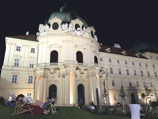 Eine Ausstellung im niederösterreichischen Stift Klosterneuburg beschäftigt sich kritisch mit dem Thema Geld. | Foto: Slouk