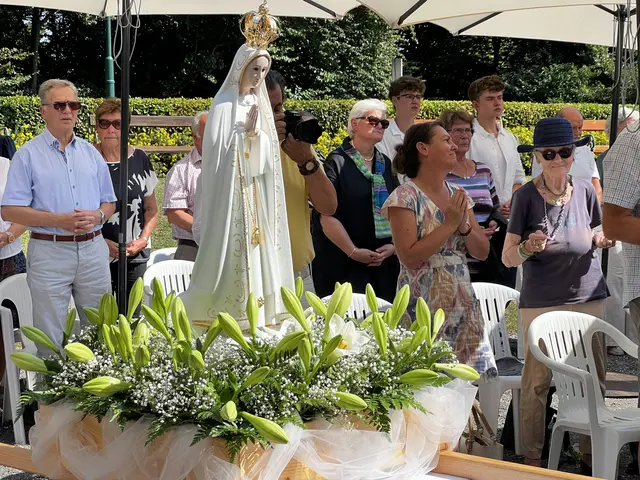 Ein strahlend schöner Himmelfahrtstag wurde am 15. August in Maria Fatima begangen. Am Ende der hl. Messe wurden der neugebaute Glockenstuhl mit den 5 Glocken, das neu errichtete Kreuz sowie die Blumen und Kräuter gesegnet. Ein gemütliches Beisammensein mit dem steirischen Diözesanbischof beendete den Tag. | Foto: privat