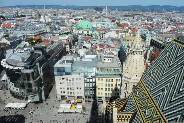 Liebevoll blickt der im 15. Jahrhundert erbaute „Alte Steffl“, der Südturm des Stephansdoms, auf Wien herab – und denkt sich seinen Teil. Nachzulesen im Buch des Wiener Dom-Archivars Reinhard H. Gruber. | Foto: eisenstier/pixabay