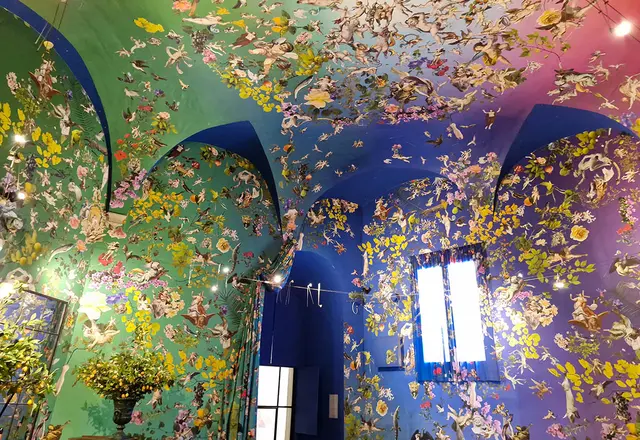 Sala delle Sibille im Chiostro del Bramante mit der Arbeit „Trappola d’Amore! A Pleasure Palace“, Fallen Fruit/David Allen Burns, Austin Young, 2021.
 | Foto: Isabella Bruckner