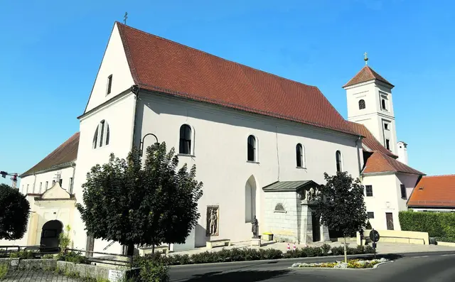 Einfach und doch erhaben: die Basilika von Güssing.  | Foto: Franz Josef Rupprecht