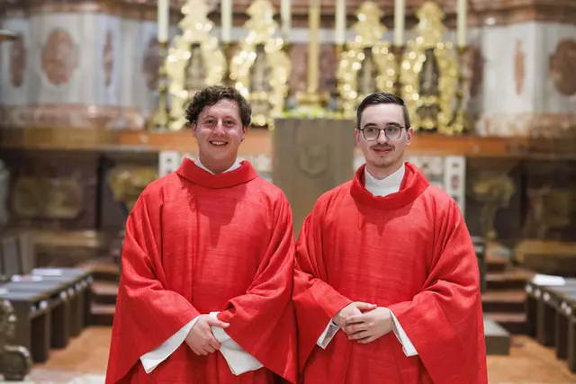 Die beiden heuer geweihten Priester (v. l.) Lukas Weissensteiner und Thomas Lang werden ab 1. September unter anderem gemeinsam Kinder- und Jugendseelsorger der Diözese. | Foto: Neuhold