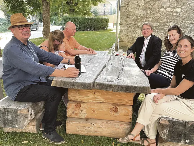 Leo Kudlicka, die ersten Gäste Carolin und Burkhard Waldner mit der kleinen Lina, Leszek Zagorowski, Ursula Heitzer und Verena Wernbacher (v.li.n.re.) | Foto: Caritas