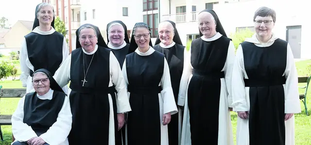 Marienkroner Zisterzienserschwestern mit Priorin Administratorin Immaculata Steiner O.Cist (4. v. r.) und Gästen. 
 | Foto: Emmerich Mädl