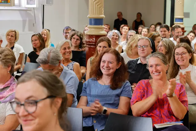 Schmökern, zuhören, weiterbilden: An der Privaten Pädagogischen Hochschule (PPH) Augustinum in Graz trafen sich evangelische und katholische Religionslehrende.  | Foto: Gerd Neuhold / Sonntagsblatt für Steiermark