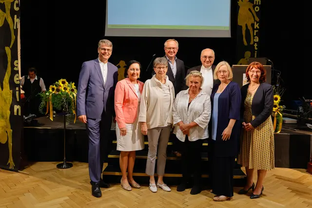 unter ihnen auch Superintendent Wolfgang Rehner (Bild links, l.) und Diözesanbischof Wilhelm Krautwaschl (3. v. r.).  | Foto: Gerd Neuhold / Sonntagsblatt für Steiermark