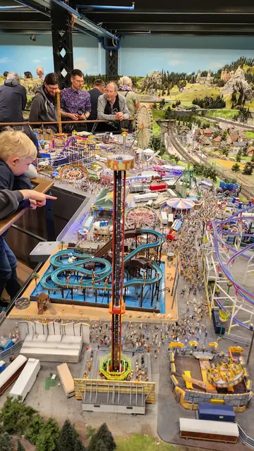 Schaut Gott zufrieden, staunend und vergnügt auf seine Schöpfung herab wie auf eine riesige Modelleisenbahn, in der sich das Leben tummelt? Eher nicht. Sein Geist ist in jedem Augenblick am Wirken. Auch für den heutigen Tag gilt: „Gott sprach … und es wurde …“ | Foto: Jokesch