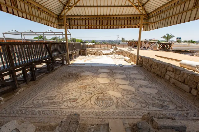UNESCO-Weltkulturerbe. Mosaike der Grabungsstätte des Hilarion-Klosters in Tell Umm el-’Amr in Gaza (2021). | Foto: Andrea Krogmann/KNA