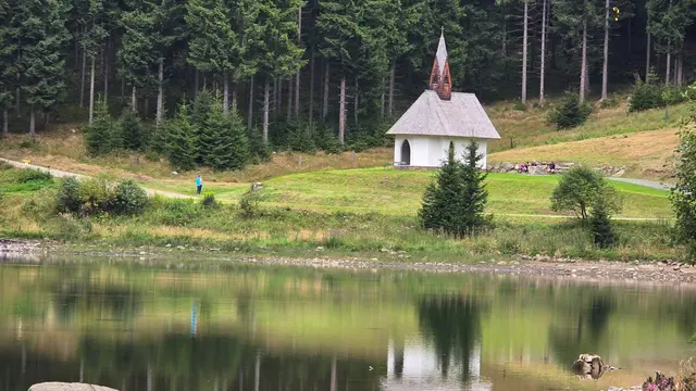 Aufgrund des Schlechtwetters wurde das Jubiläum nicht am Ingeringsee bei der Kapelle, sondern in der Pfarrkirche Gaal gefeiert. | Foto: Gödl