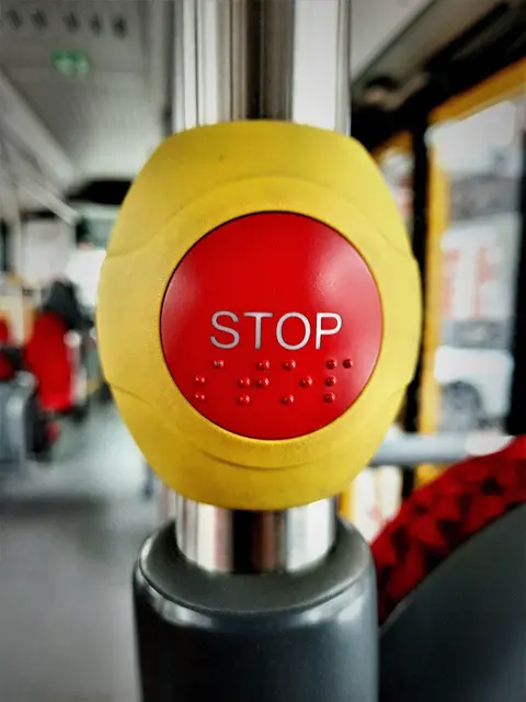 Stop drücken. Mit öffentlichen Verkehrsmitteln pilgern und bewusst eine Auszeit genießen. Ein Angebot des Seelsorgeraums Weiz für alle. Details siehe Infobox. | Foto: Reinhard Thrainer/pixabay