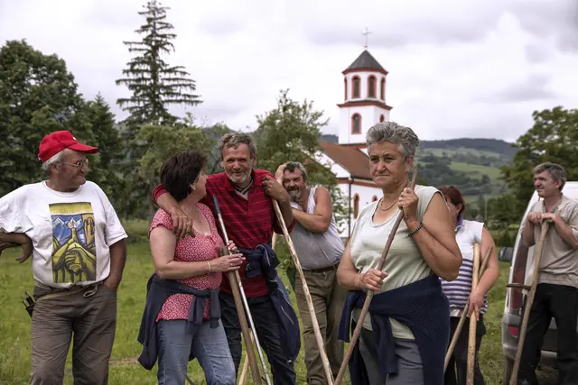 Materiell bescheiden ist das Leben vieler Menschen in Bosnien-Herzegowina – vor allem in kleinen Dörfern (hier nahe Bihać). Seit 16 Jahren sammelt der Grazer Pfarrer Johann Schrei auf der Priesterwoche unter seinen steirischen Kollegen, um bosnische Priester in Not mit Brennholz, Treibstoff oder notwendigen Medikamenten zu versorgen und ihnen Krankenversicherungen zu ermöglichen. | Foto: iStock/AGaeta