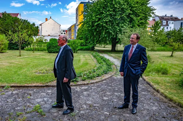 Bischof Alois Schwarz und Bürgermeister Matthias Stadler im Bischofsgarten | Foto: Kalteis