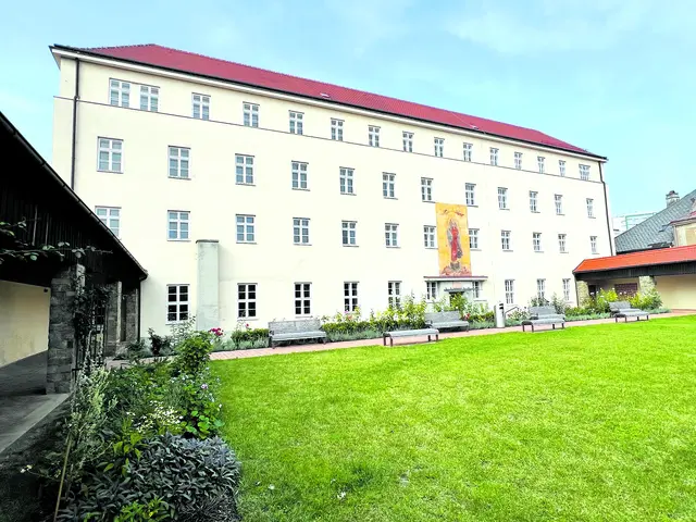 Das Campusgelände vom offenen Garten aus betrachtet. Im Gebäude sind keine Wohnmöglichkeiten für Studierende vorgesehen. | Foto: zVg/KPH