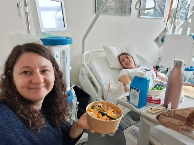 Ihre beste Freundin Monika Auer begleitet Katrin Teufel zur Immunadsorption nach Bayreuth. | Foto: privat