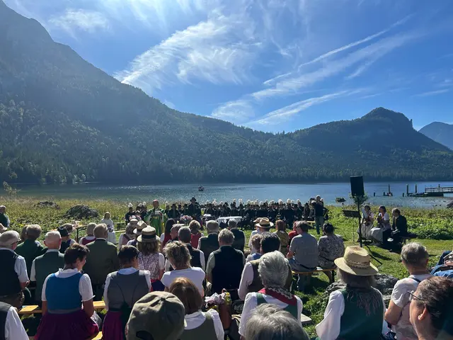 Gottesdienst in der einzigartigen Naturkulisse der Altausseer Seewiese. | Foto: privat